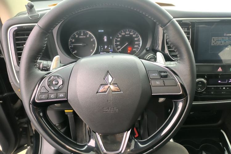 Used Mitsubishi Outlander 2020 2.4L 4x4 Prestige Edition 7-Seater Steering Wheel