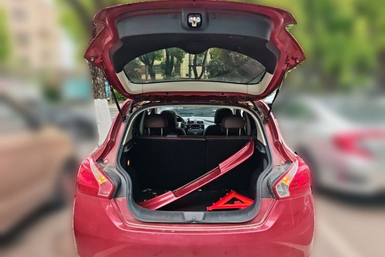 Used Nissan Tiida 2013 1.6L CVT Cool Cafe Edition