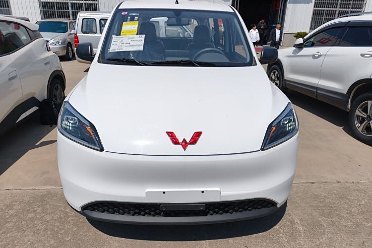 Used Wuling Hongguang New Energy 2024 All-Electric Model 300KM Standard Version Front