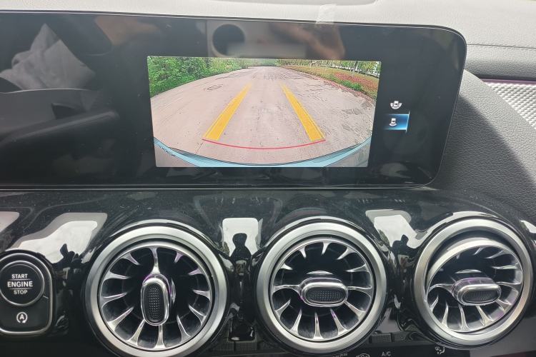 Used Mercedes-Benz GLA 2022 Second Facelift GLA 200 Interior 8