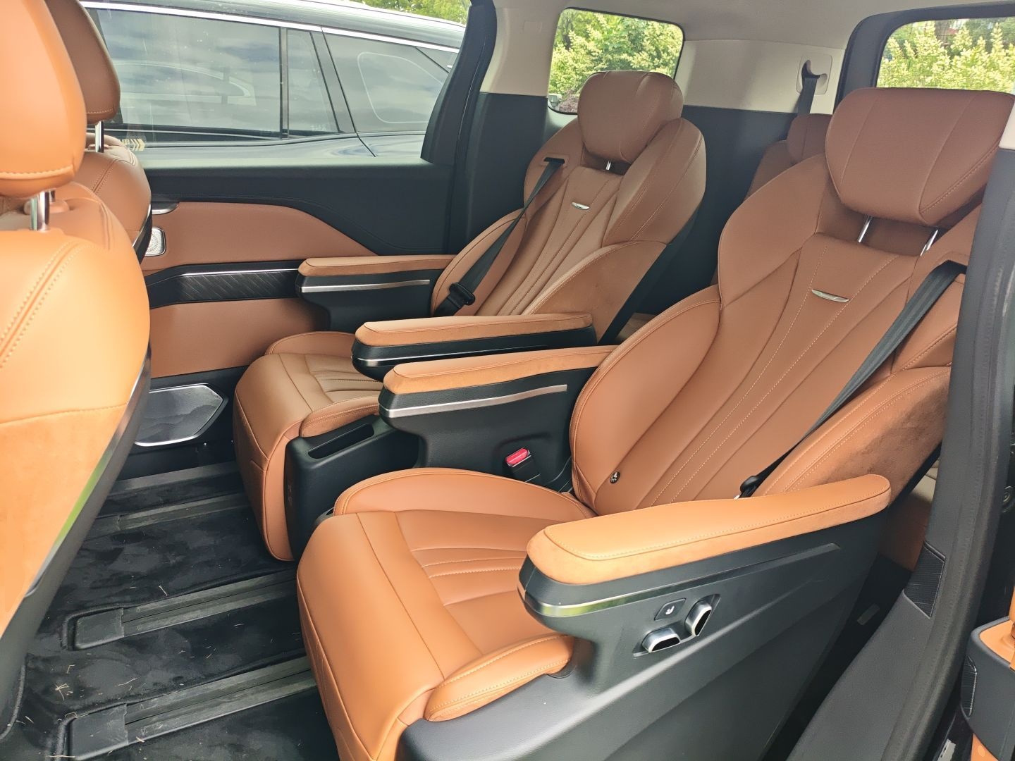 Hongqi HQ9 PHEV 2024 2.0T Four-Wheel Drive Business Edition — снимка 20