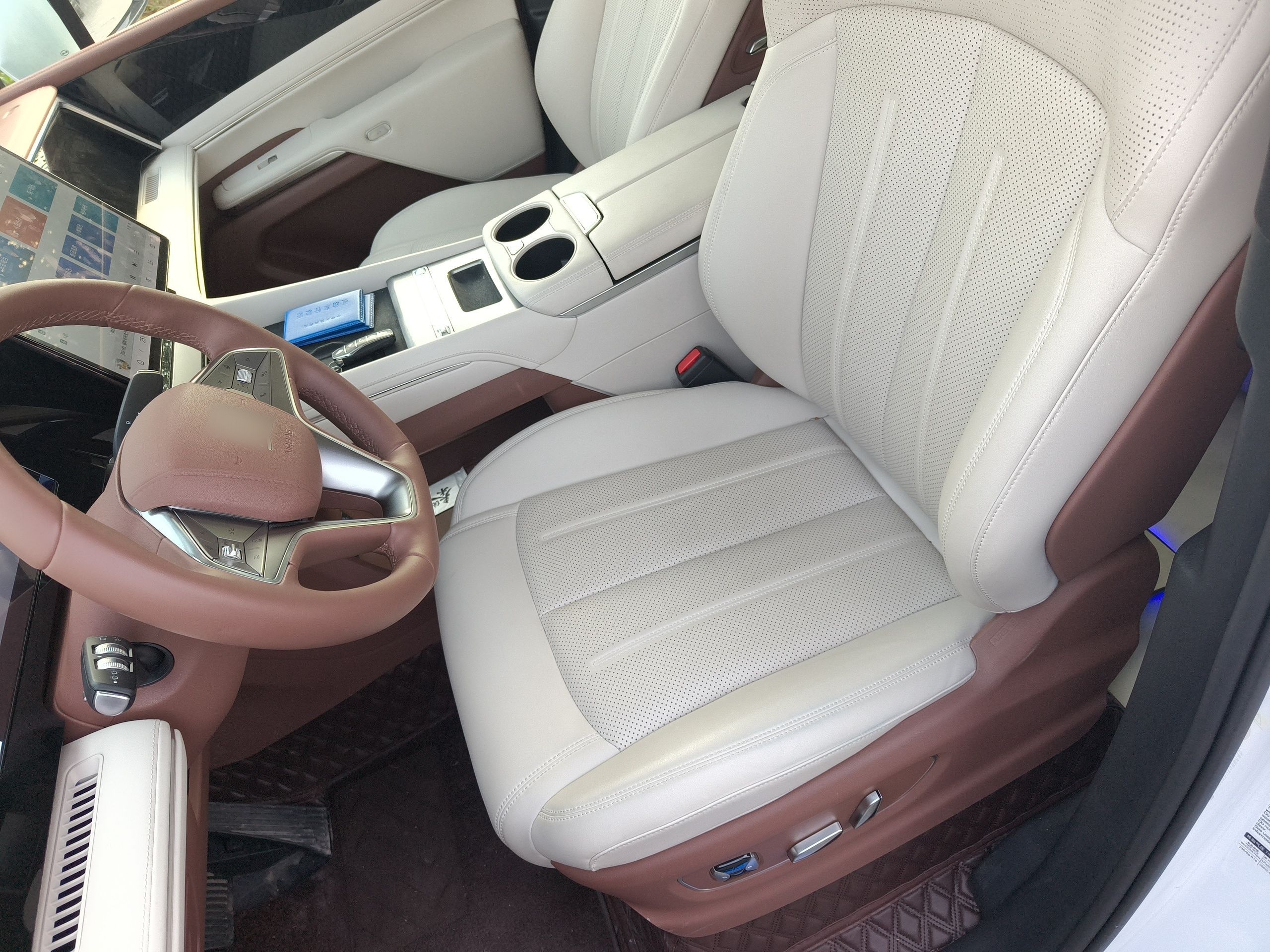 Переднее сиденье в автомобиле