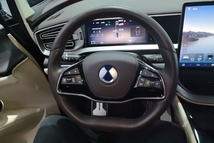 Used Denza D9 2025 DM-i Intelligent Drive 1020 Four-Wheel Drive Flagship Model
