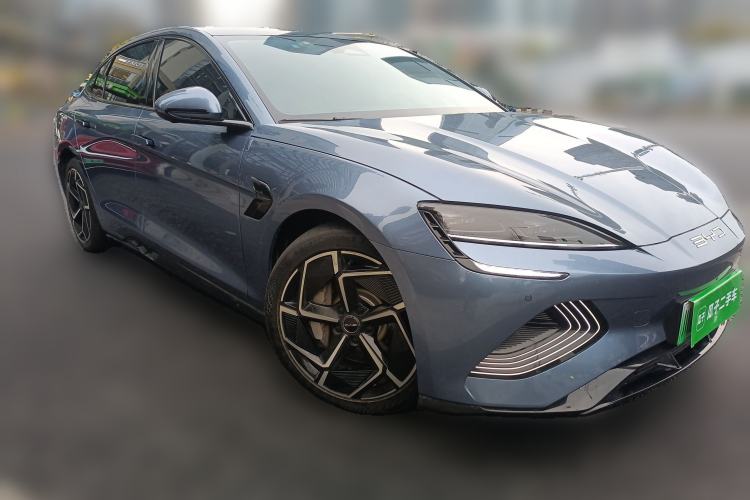 Used BYD Seal 2022 700 km Long-Range Rear-Wheel-Drive Version Front Right 45 Deg