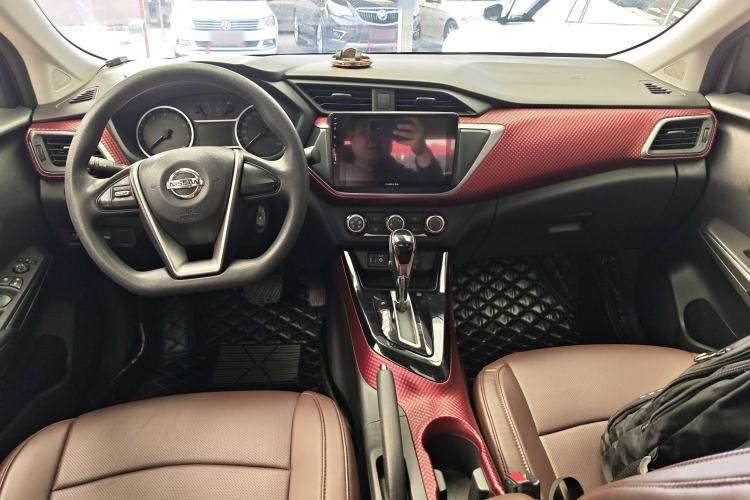 Used Nissan Lannia 2016 1.6L CVT Cool Edition Center Console