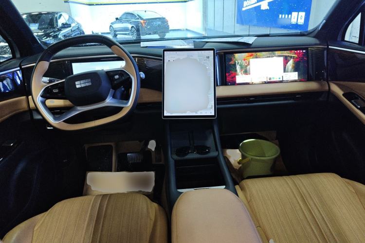 Used Geely Galaxy L7 2024 1.5T 115 km MAX Dragon Edition Center Console