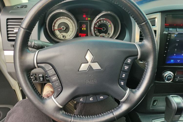 Used Mitsubishi Pajero 2020 3.0L Automatic Standard Edition Steering Wheel