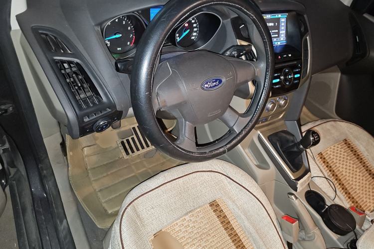 Used Ford Focus 2012 Sedan 1.6L Manual Comfort Model
