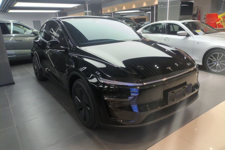 Used Tesla Model Y 2026 Rear-Drive Model Front Right 45 Deg