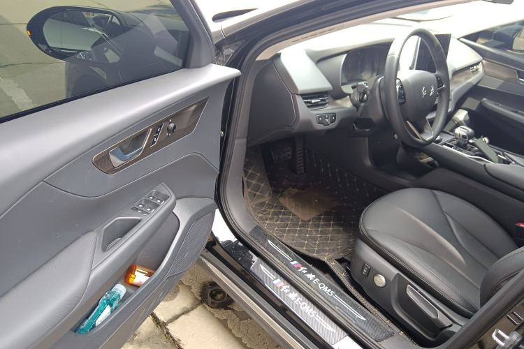 Used Hongqi E-QM5 2024 450km Range Commuter Version Driver Seat