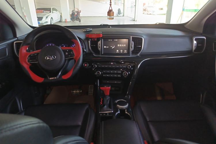 Used Kia KX5 2016 1.6T Automatic Two-Wheel Drive DLX Center Console