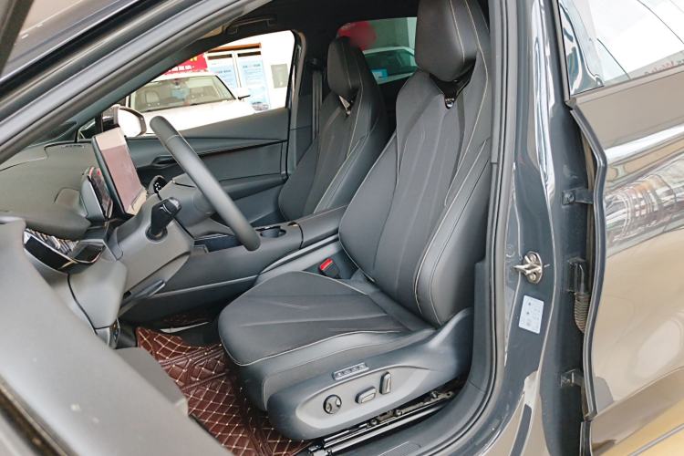 Used Volkswagen ID.UNYX 2024 Pro Long-Range Version Left Front Seat