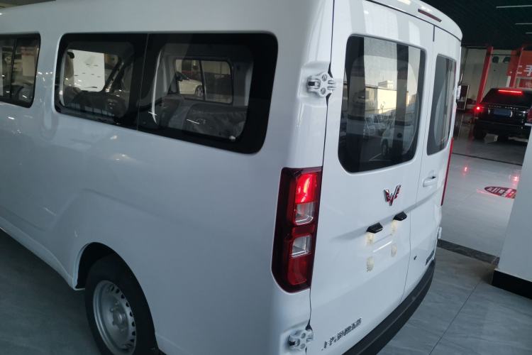 Used Wuling Yangguang 2025 Model 310KM Bus Edition—Customized by CATL