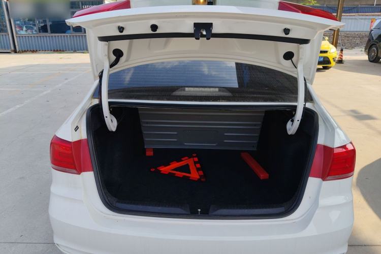 Used Volkswagen Santana 2016 1.4L Manual Fashion Edition Trunk