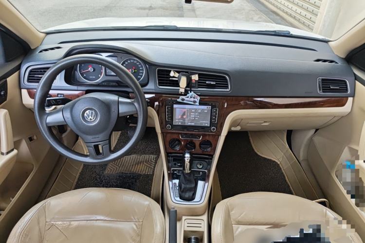 Used Volkswagen Lavida 2013 Revised Version 1.4 TSI DSG Comfort Edition Center Console