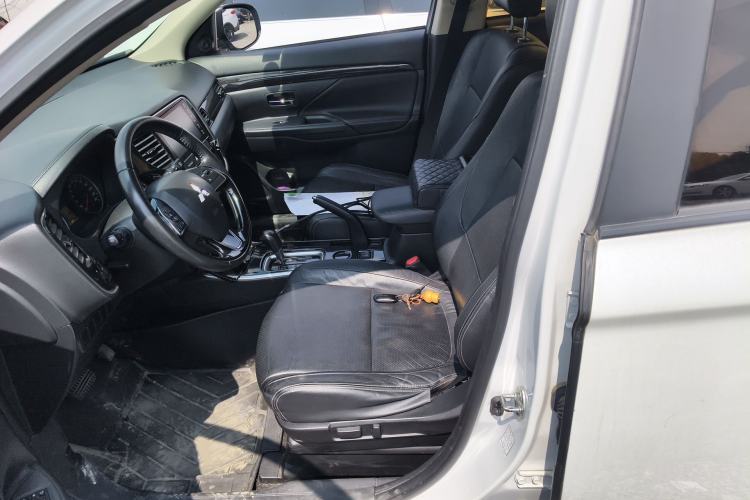 Used Mitsubishi Outlander 2018 2.0L Two-Wheel Drive Glory Edition 5 Seats
