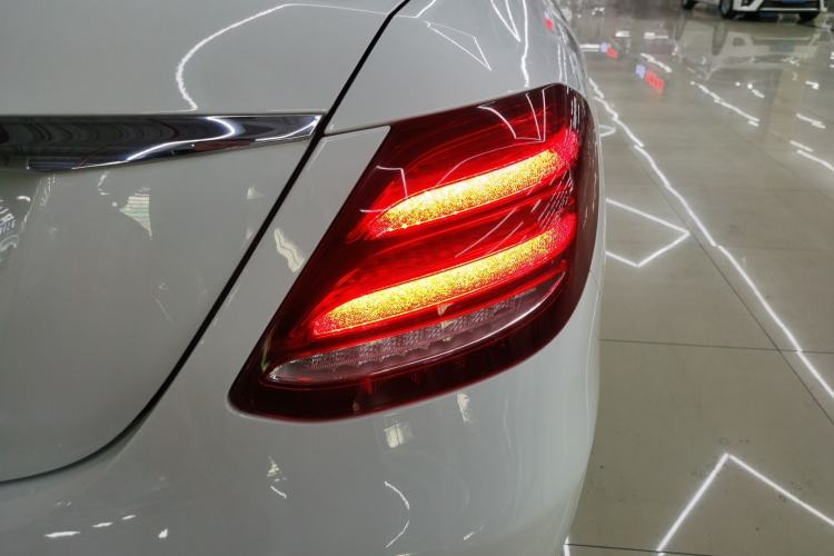 Used Mercedes-Benz E-Class 2017 E 200 Sport Exterior 4