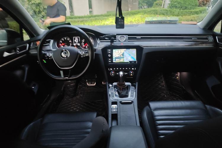 Used Volkswagen Magotan 2019 330TSI DSG Luxury Version China VI Standard Center Console