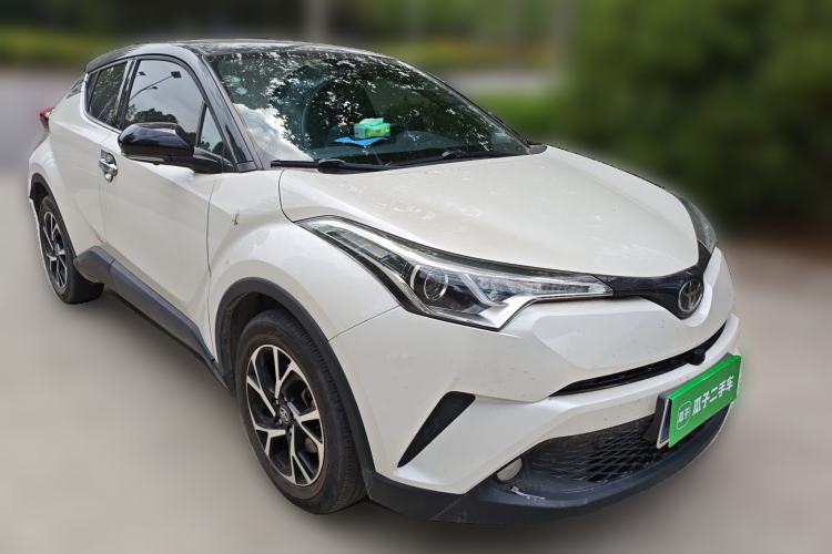 Used Toyota C-HR 2020 2.0L Leading Edition Front Right 45 Deg