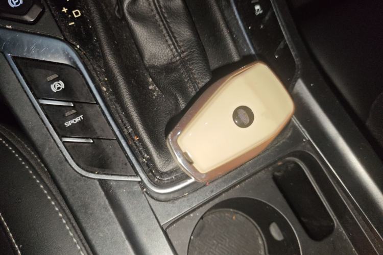 Used Geely Auto Emgrand 2019 Leading Edition 1.5L CVT Luxury Model China VI Standard Interior 1