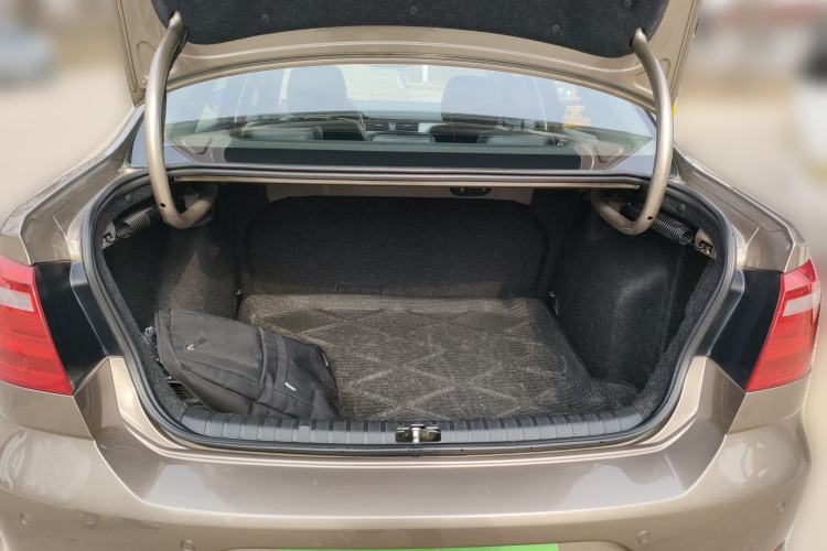 Used Volkswagen Bora 2015 Qihui Edition 1.6L Automatic Fashion Model Trunk