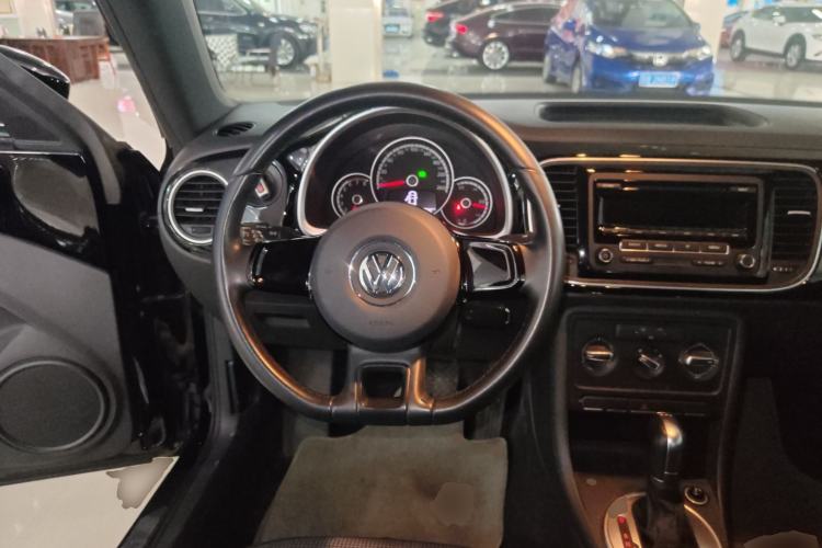 Used Volkswagen Beetle 2015 180TSI model
