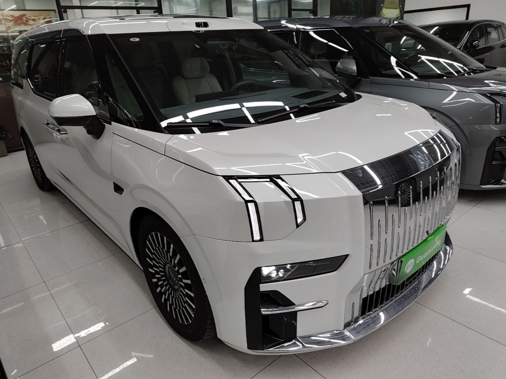 Zeekr 009 2024 7-Seater Walk-Through Version Four-Wheel Drive 108 kWh — снимка 3