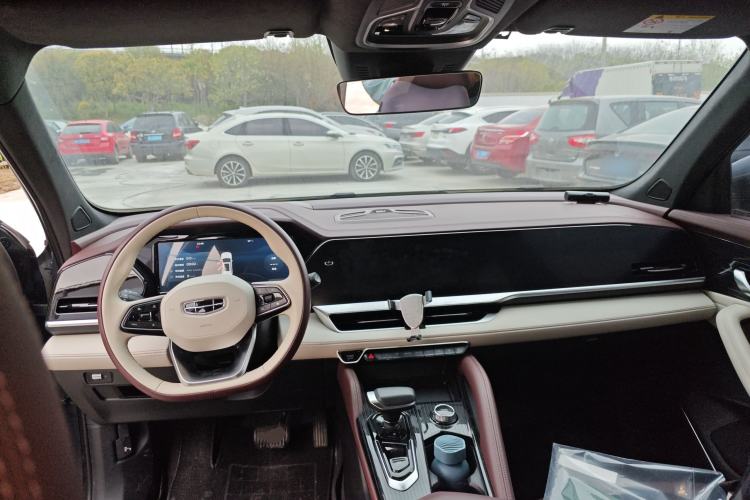 Used Geely Auto Monjaro L 2021 2.0TD DCT EVO Two-Wheel Drive Prestige Version Center Console