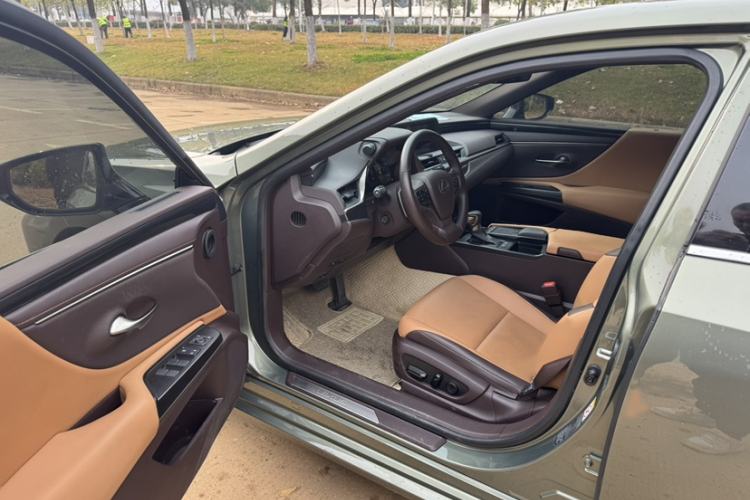 Used Lexus ES 2018 200 Excellence Edition China V Standard
