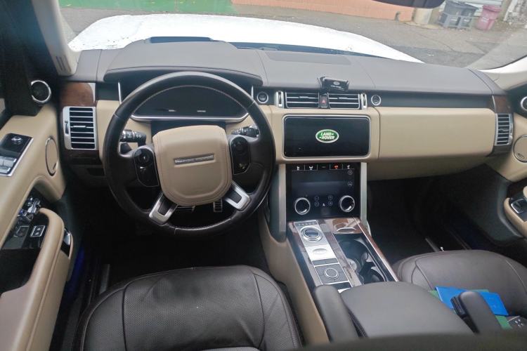 Used Land Rover Range 2021 3.0 L6 Century Extended Classic Edition Center Console