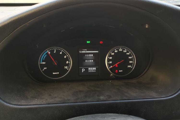 Used Wuling Rongguang EV 2022 Base Model Enclosed-Window Vehicle with 5 Seats Powered by Penghui Battery
