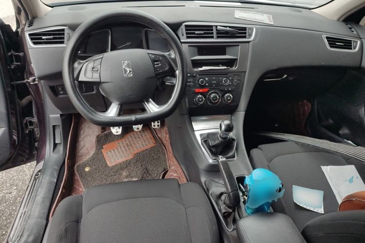 Used DS 5LS 2014 1.8L Manual Comfort Version VTi140
