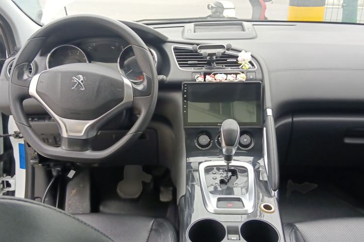 Used Peugeot 3008 2015 2.0L Automatic Classic Edition Center Console