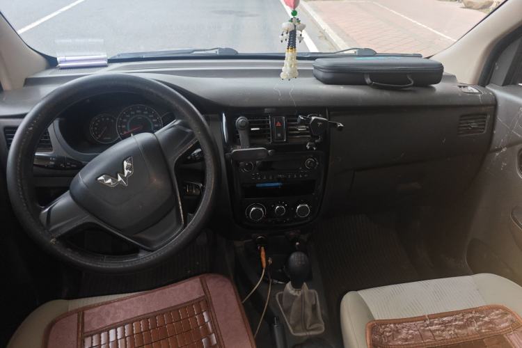 Used Wuling Rongguang V 2018 1.5L Standard Version Center Console
