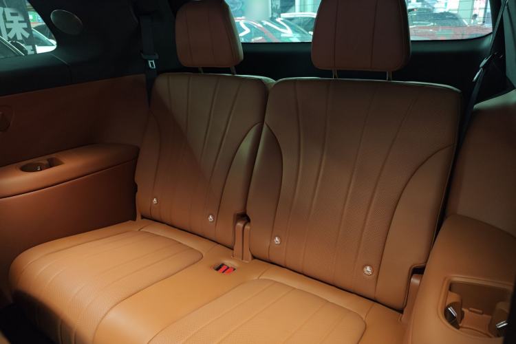 Used Hima AITO M8 2025 Extended-Range Ultra Version 53.4 kWh 6-Seater Edition Interior 6