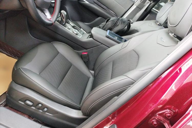 Used Cadillac XT4 2018 28T Two-Wheel Drive Tech Version Left Front Seat