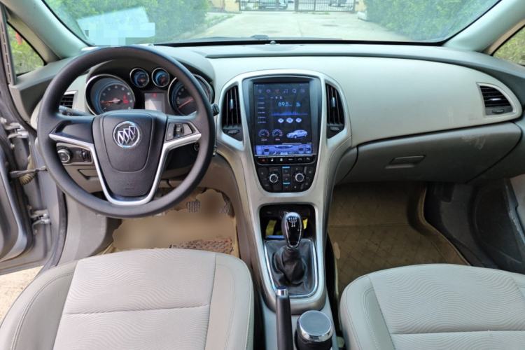 Used Buick GT 2012 XT 1.6L Manual Comfort Edition Center Console