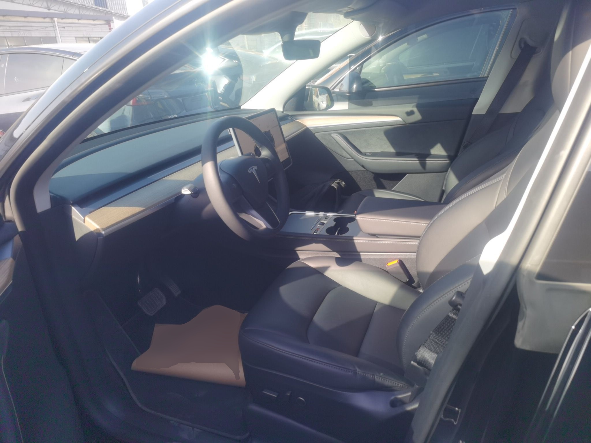 المقاعد الأمامية داخل السيارة