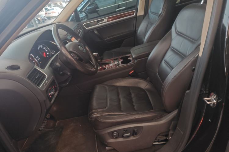 Used Volkswagen Touareg 2011 3.0 TSI Standard Version
