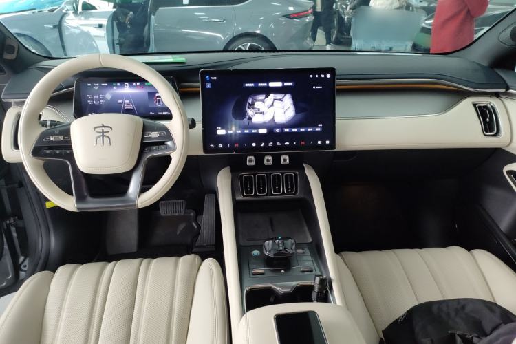 Used BYD Song L EV 2024 550 km Excellence Version Center Console