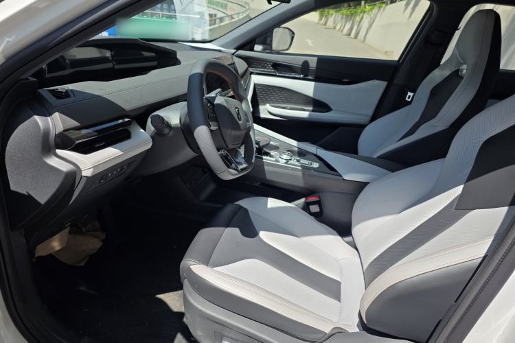 Used CHANGAN UNI-V iDD 2024 Blue Whale Smart Electric iDD 136km ZhiKu Model
