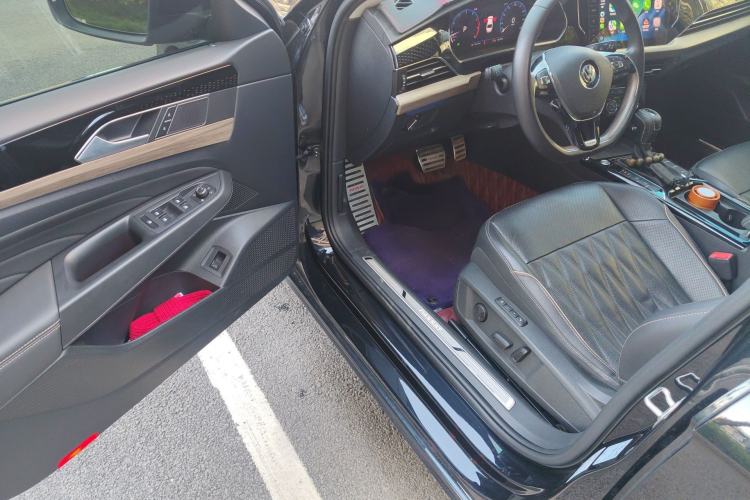 Used Volkswagen Passat 2019 330TSI Prestige Edition China VI Standard Driver Seat