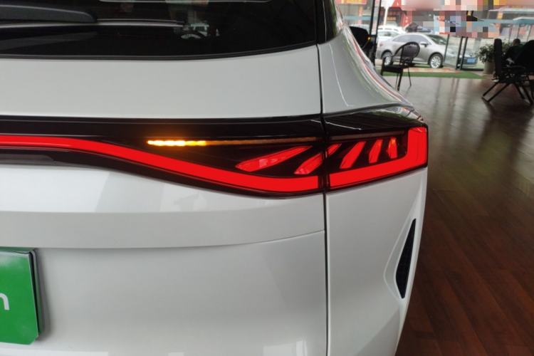 Used CHANGAN UNI-Z New Energy 2024 Blue Whale Smart Electric iDD 125km Excellence Model Exterior 3