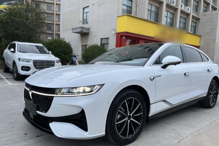 Used VOYAH PASSION 2024 PHEV Four-Wheel Drive Ultra-Long Range Executive Edition Exterior 5