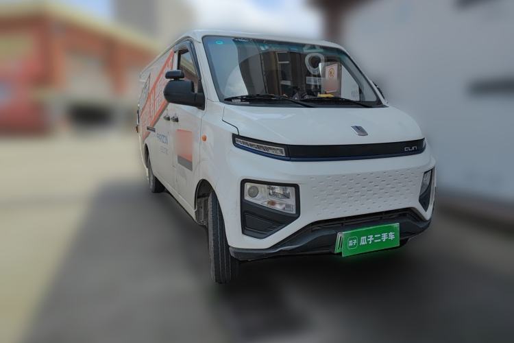 Used Farizon Xingxiang V 2023 V6E Guoxuan Hi-Tech 38.7 kWh Value Edition Front Right 45 Deg