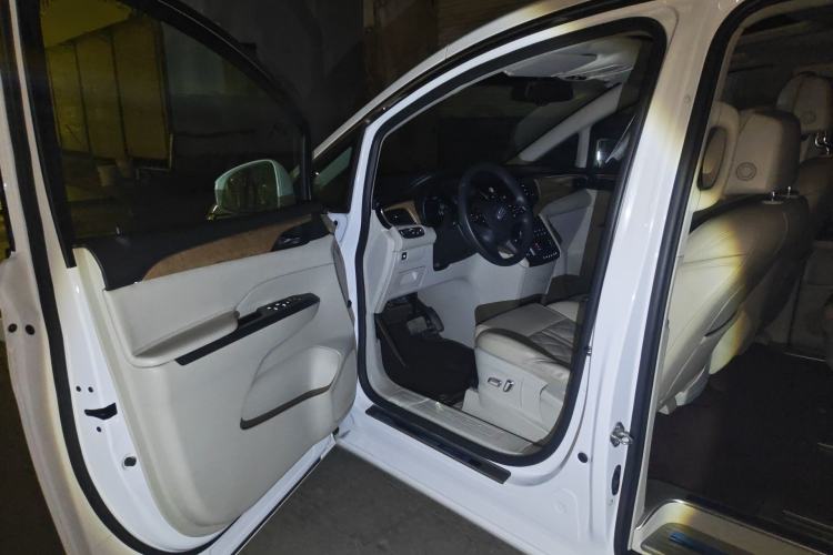 Used Buick GL8 2017 ES 28T Comfort Model China V Standard
