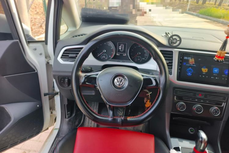 Used Volkswagen Golf Sportsvan 2019 200TSI Automatic C-HR Pure Version China VI Standard Steering Wheel