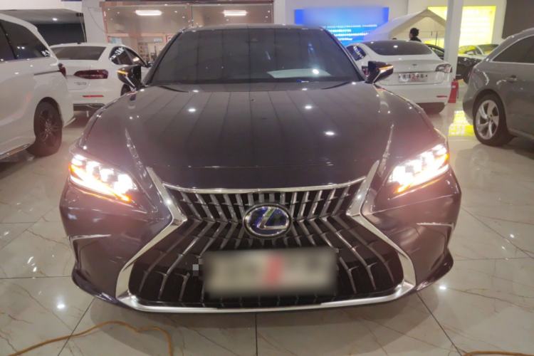 Used Lexus ES 2022 300h Deluxe Edition