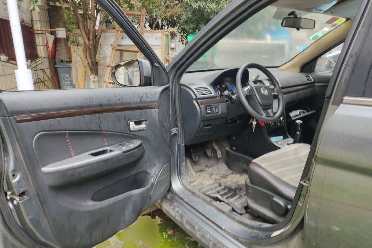 Used Dongfeng Fengon 360 2015 1.5L Manual Luxury 7-Seater China IV Standard
