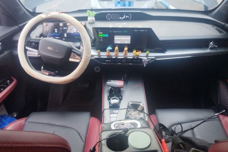 Used CHANGAN OSHAN Z6 2023 Blue Whale 1.5T DCT Smart Luxury Model Center Console